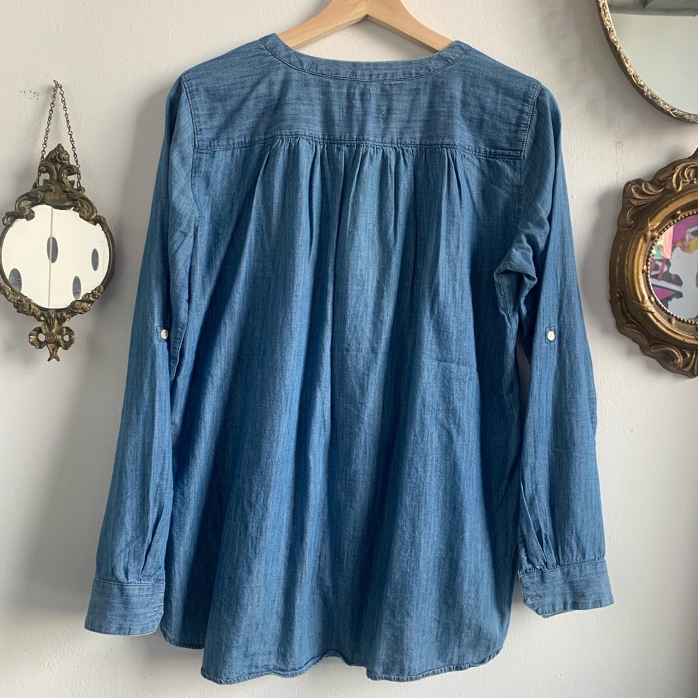 Soft Ann Taylor Loft Chambray Top Size S - Picture 2 of 5